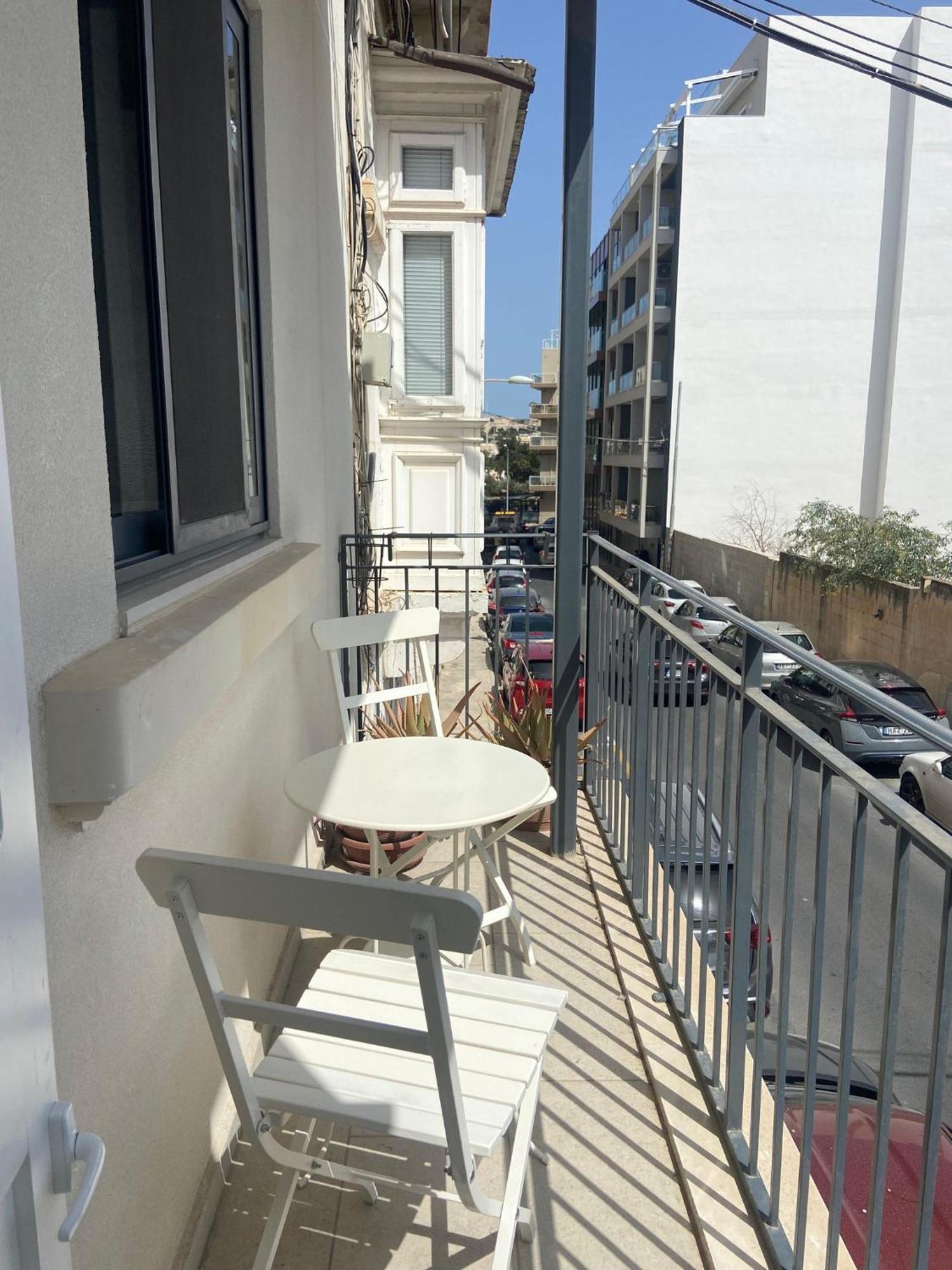 Cozy 2 Bedroom Apartment Near Seafront Gzira Exterior photo
